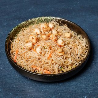 Spaghetti di riso con pollo