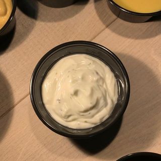 Sos de iaurt grecesc cu usturoi