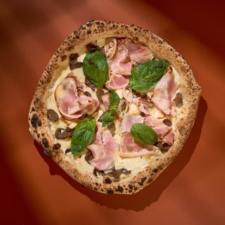 Pizza De Porchetta E Funghi