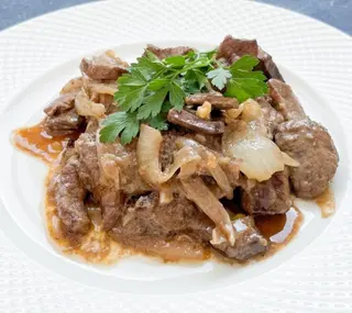 Hígado De Ternera Encebollado