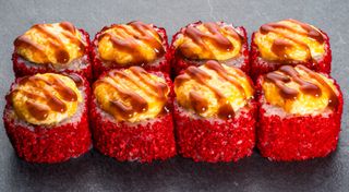 Запечений рол з тунцем та соусом унагі