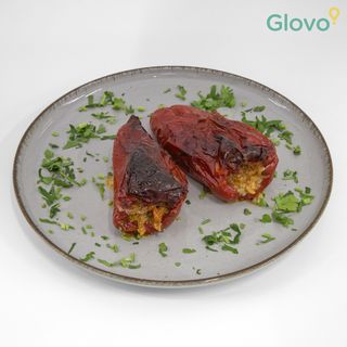 Пълнен пипер със салата и десерт по избор