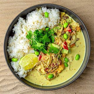 Yellow curry with chicken 