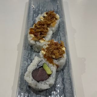 88. Uramaki Crispy Atún Y Aguacate (4 Pzs.)