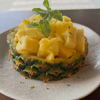 Abacaxi com Raspas de Lima 