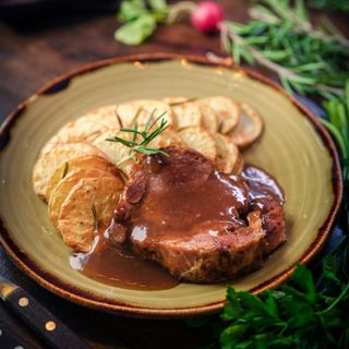 Свинско печено с картофи по варошенски