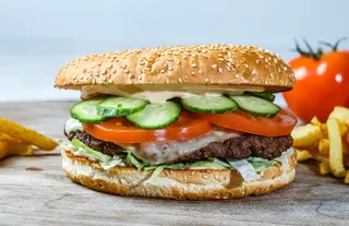 Giant Rocking Burger + Cartofi prajiti