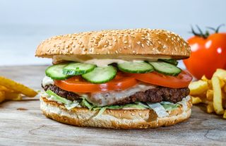 Giant Rocking Burger + Cartofi prajiti