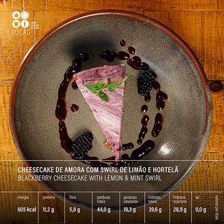 Cheesecake de Amora com Swirl de Limão e Hortelã
