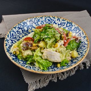  Тёплый салат с куриным филе и овощами