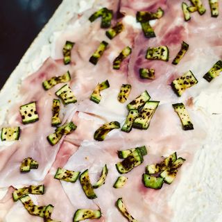 Rotolo cotto, stracchino e zucchine