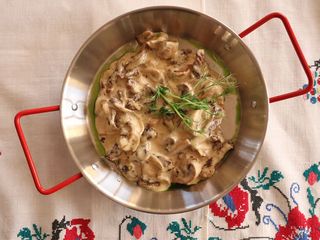 Бефстроганов с белыми грибами