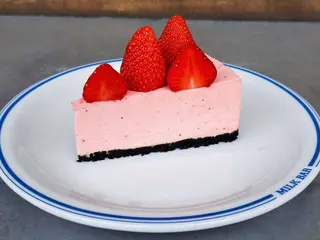 ПОЛУНИЧНИЙ ЧИЗКЕЙК (210g)