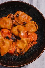 Ravioli with cheese and tomato