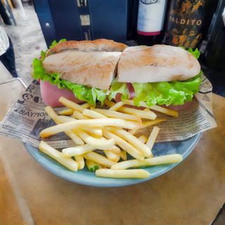 Bocadillo De Muxicas De Lomo