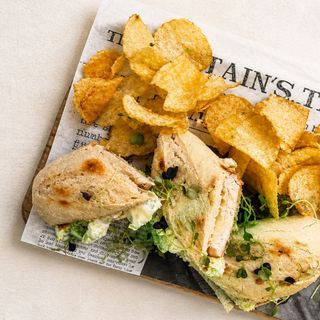 BAGUETTE DE POLLO CESAR