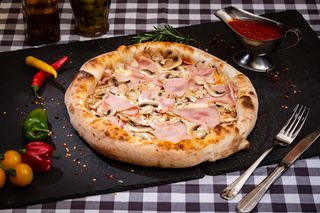 Pizza Regina Ø 32cm1