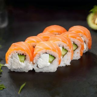 24. Maki De Salmón Y Aguacate Con Queso (8 Pzs.)