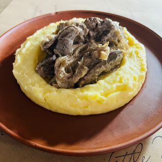 Картопляне пюре з курячою печінкою