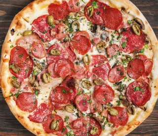 Pizza De Salami
