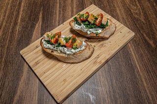 Tapas Montaditos z łososiem 2szt