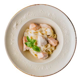 Фетучини с семгой