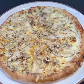 Піца з грушою та сиром дорблю 30см