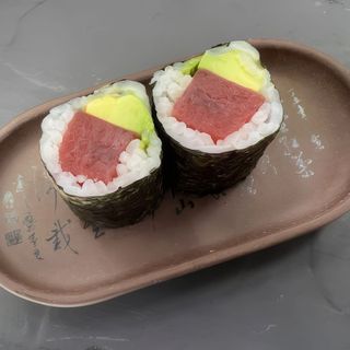 Maki Atún Con Aguacate (8 Uds.)