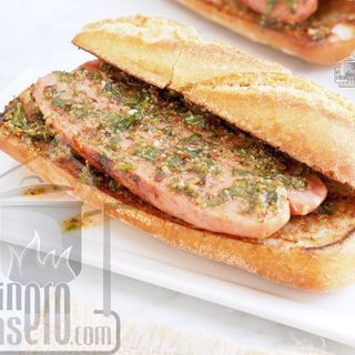 Choripán (pan y chorizo criollo ) 