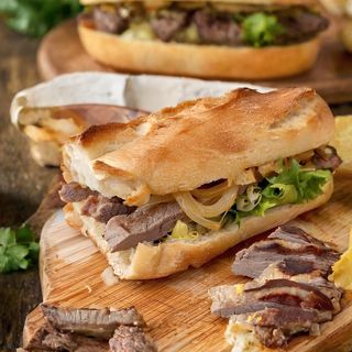 Menu Sandwich Filet De Bœuf + Frites Maison + Boisson