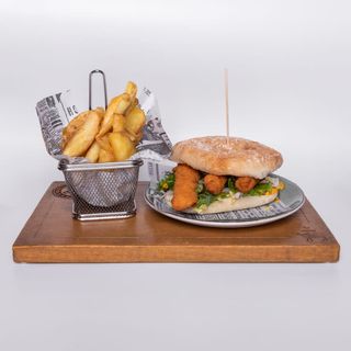 Bocadillo Gourmet Fingers De Pollo Con Salsa Meu Bar