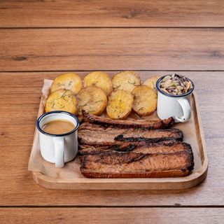 შებოლილი ღორის ფერდი