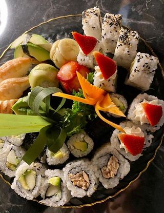 57. Sushi misto 16 pezzi