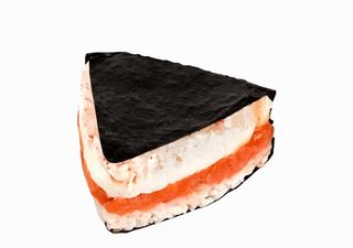 Онигири с лососем (1шт/146г)