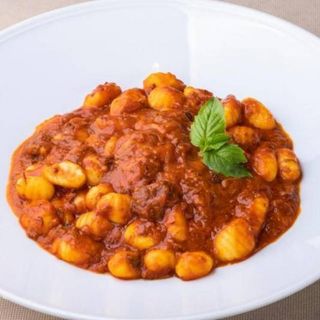 Gnocchi al ragù e provola