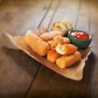 Сирні палички з соусом (180г)