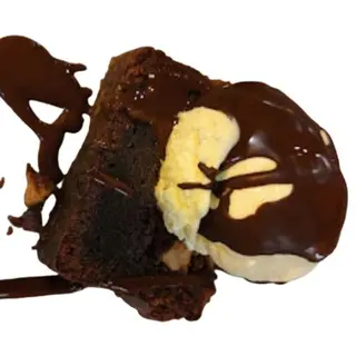 brownie con gelato di mandarino sopra crema napolitana