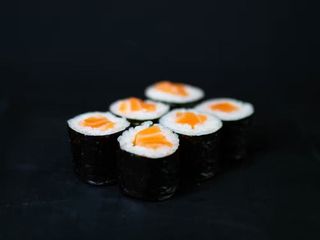 Hosomaki łosoś 6 szt. (120g)