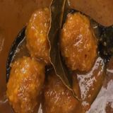 Menú De Albóndigas En Salsa Con Papas Fritas