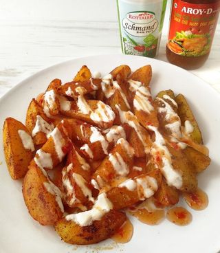 Patatas chilli con salsa dulce y picante