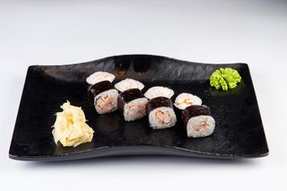 Ролл с креветкой и сливочным сыром