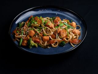 Удон з лососем/Udon with salmon (400g)