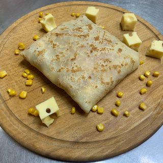 Млинець з куркою, сиром та грибами