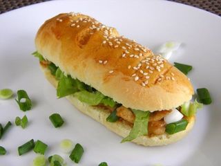 Sendvič sa piletinom i šampinjonima u  lepini