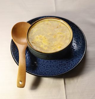 Zuppa di mais con pollo