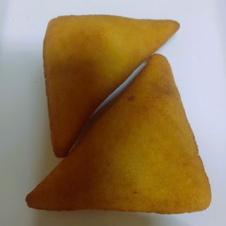 1 cx com 6 Rissois de Leitão