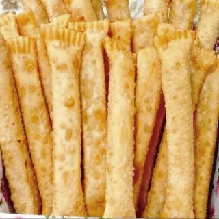 Palitinho de massa de pastel, doce de leite