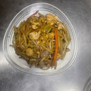 Tallarines Fritos Con Pollo