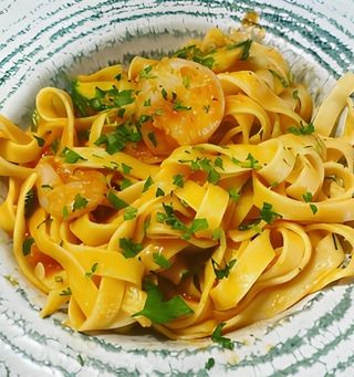 Tagliatelle cu creveți și zucchini