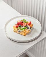 Clătite cu ricotta, stafide și fructe de pădure